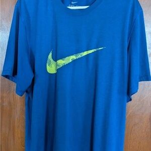 Nike Men XL Short Sleeve Shirt Dri-Fit T-Shirt Blue/ Green Swoosh Geometric Logo